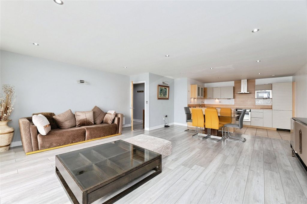 Property photo 1 of 16 Picture No. 11