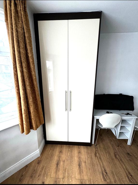 Property photo 3 of 6