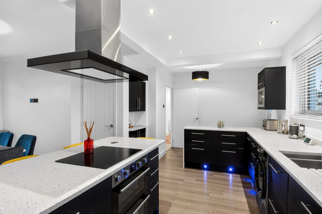 Property photo 3 of 25