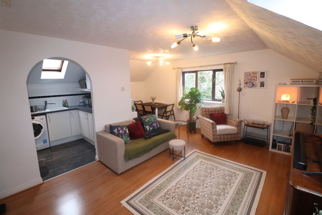 Property photo 2 of 9