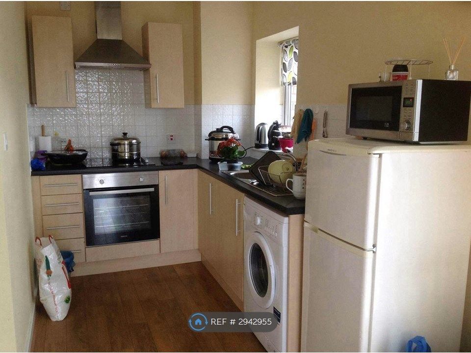 Property photo 3 of 6 Kitchen