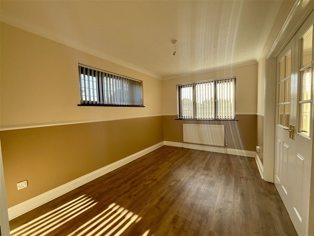 Property photo 3 of 12 Dining Room