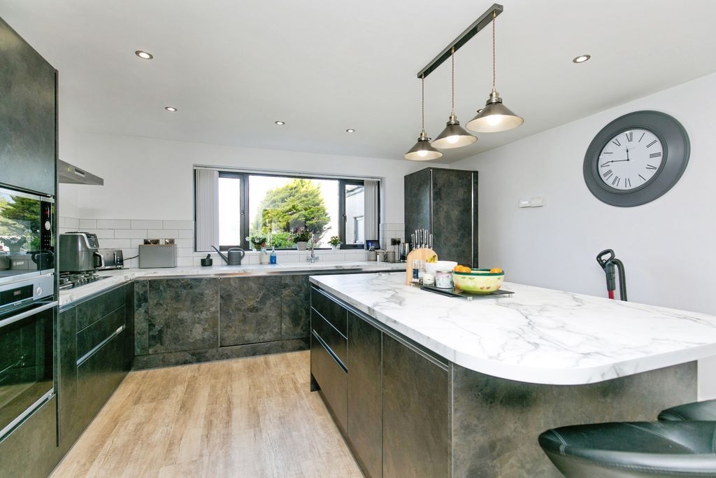 Property photo 3 of 17 Pbox-Img.Jpg