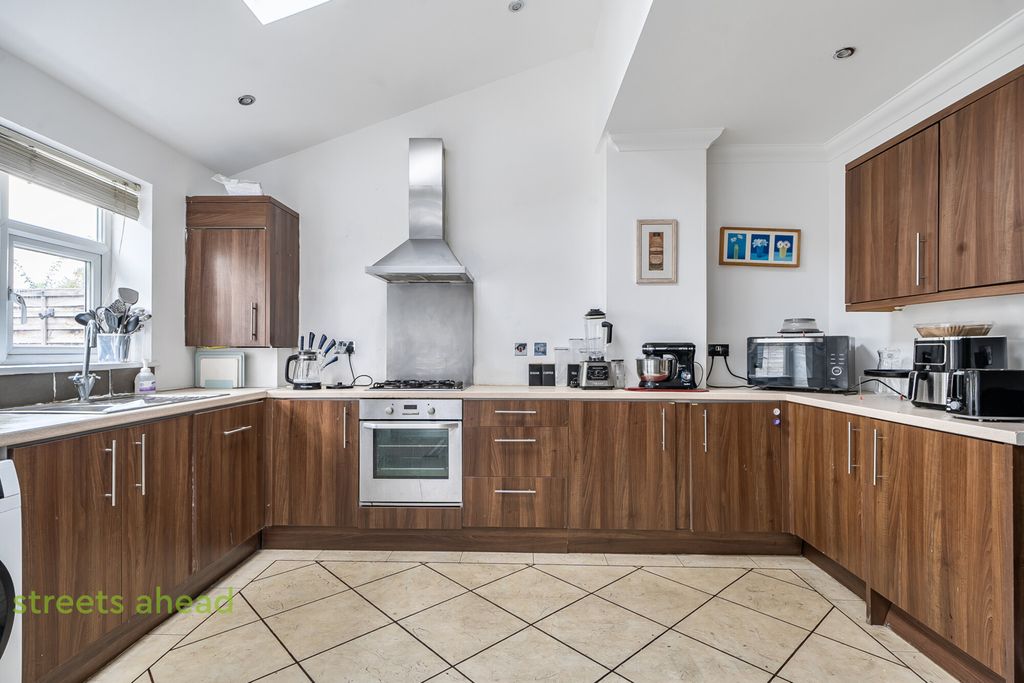 Property photo 2 of 16 55445A2c-8d65-478...