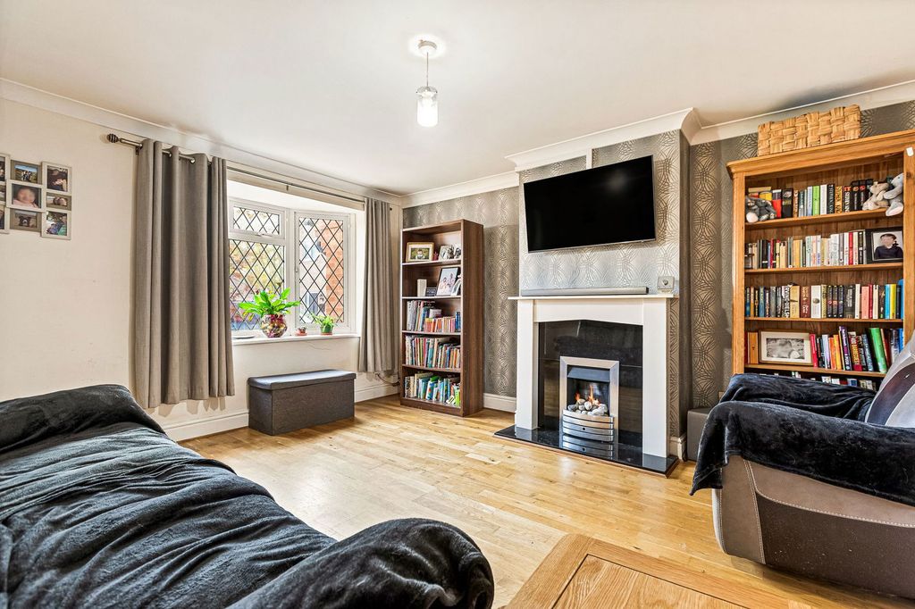 Property photo 2 of 28