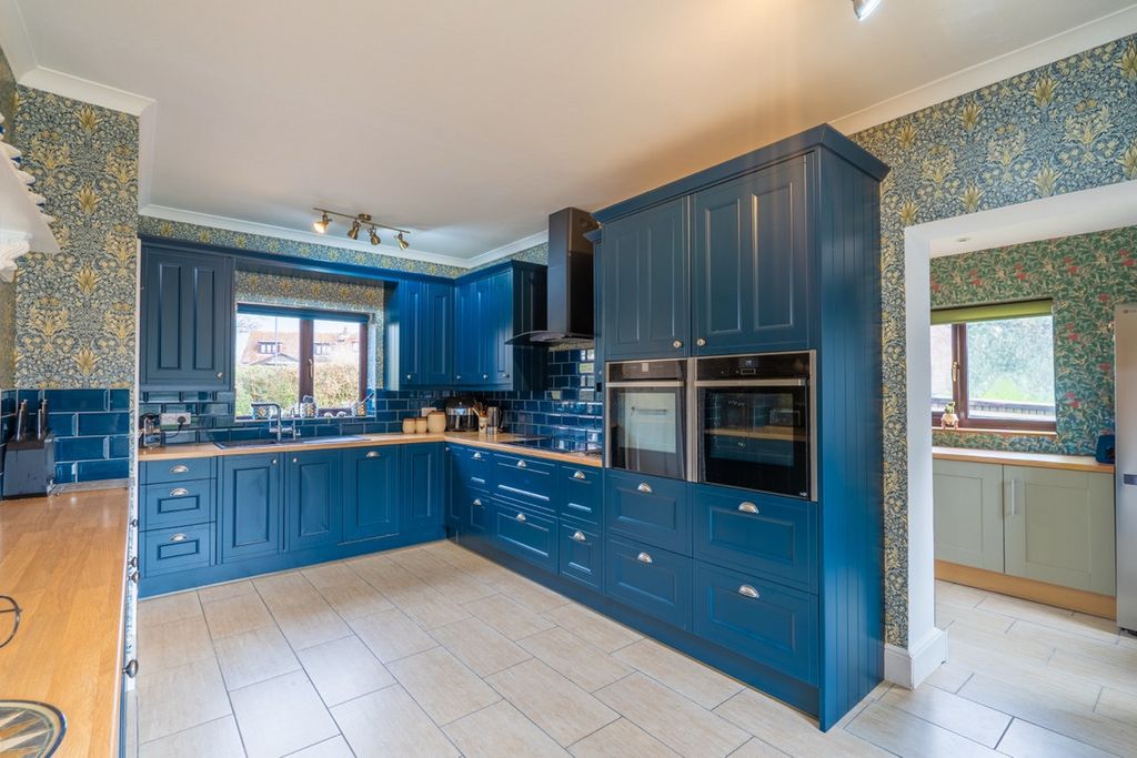 Property photo 3 of 23