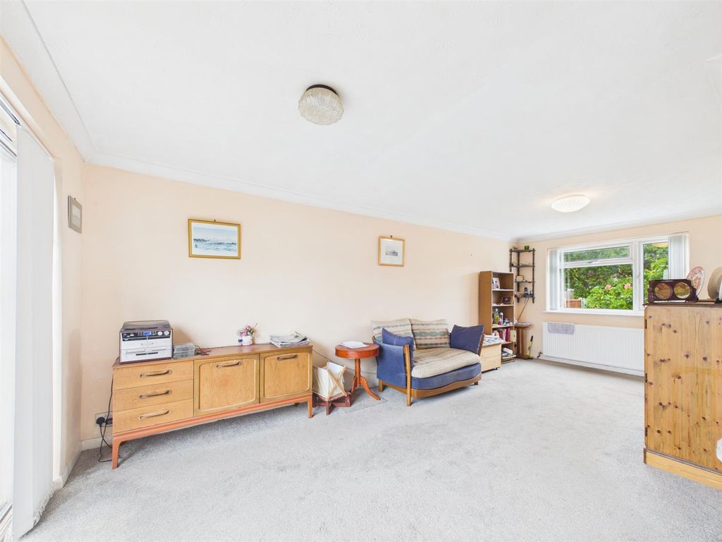 Property photo 3 of 13 Cam02435G0-Pr0390-Still003.Jpg
