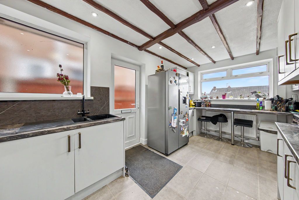 Property photo 3 of 31 Kitchen