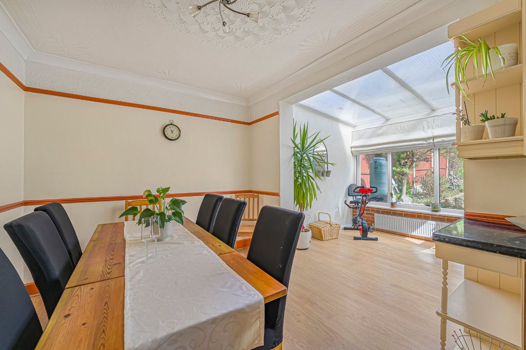 Property photo 2 of 40 Picture No. 05