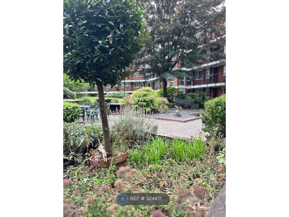 Property photo 3 of 6 Communal Gardens