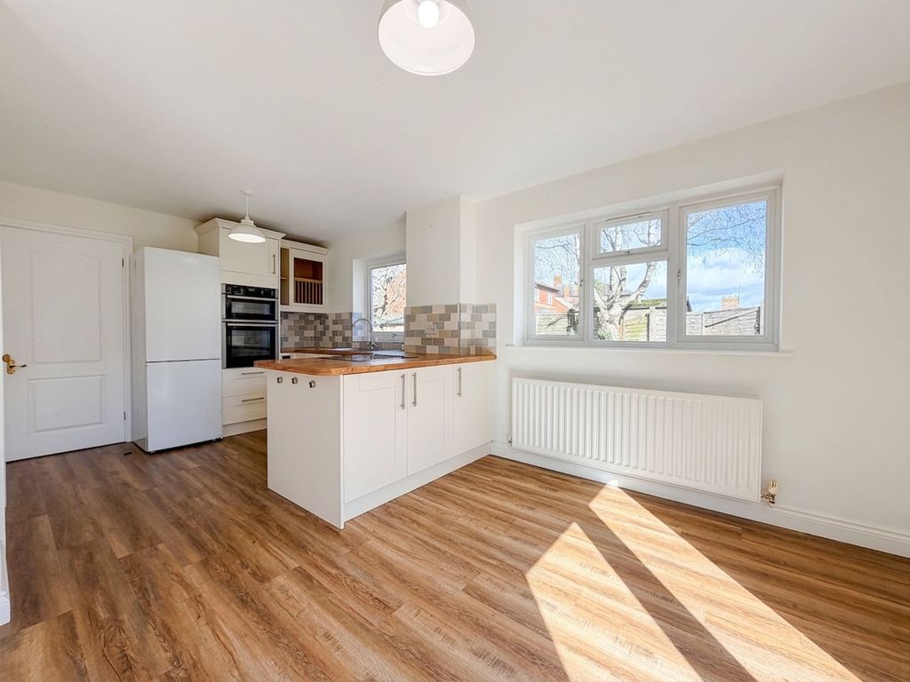 Property photo 2 of 17 Kitchen