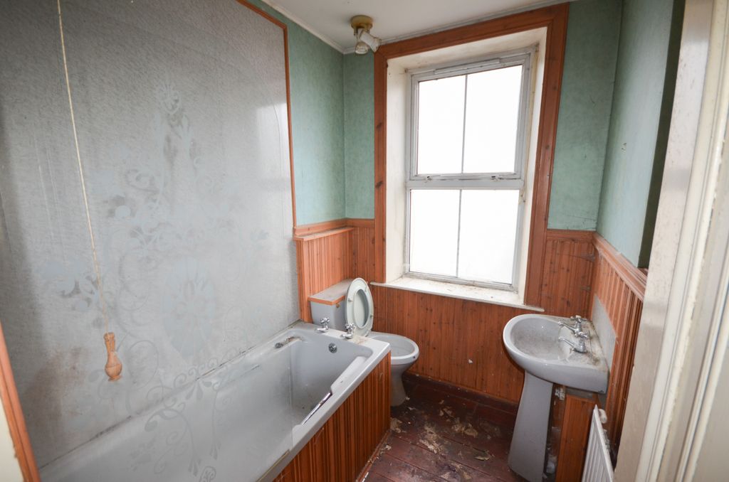 Additional image 6 of 2 bed flat for saleKenneth Street, Stornoway HS1
