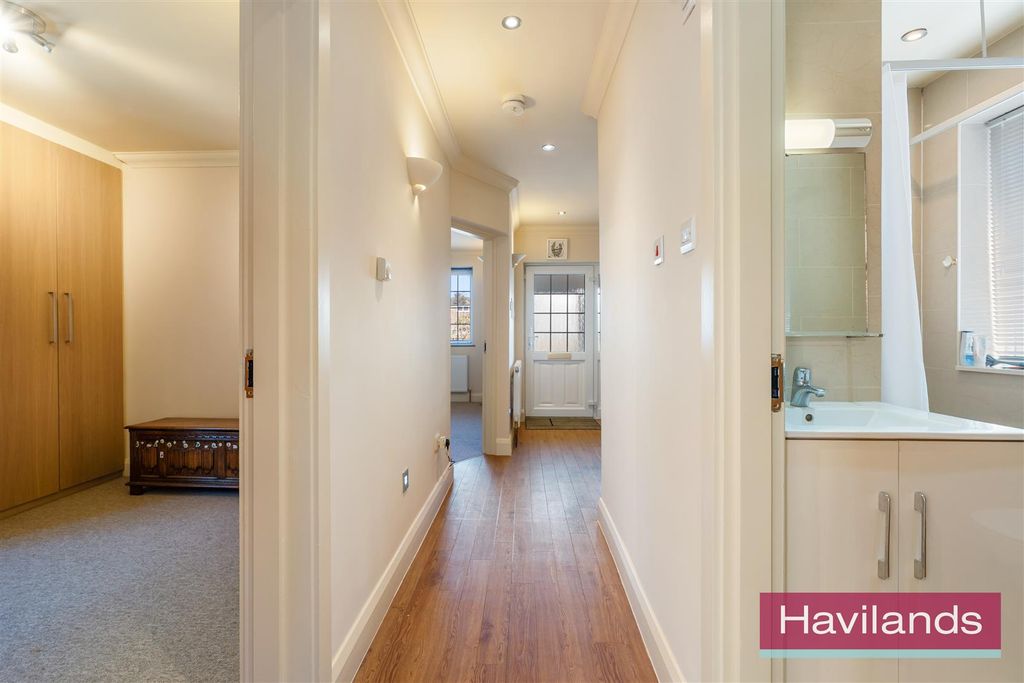 Property photo 2 of 22 Oakwood Crescent-9.Jpg