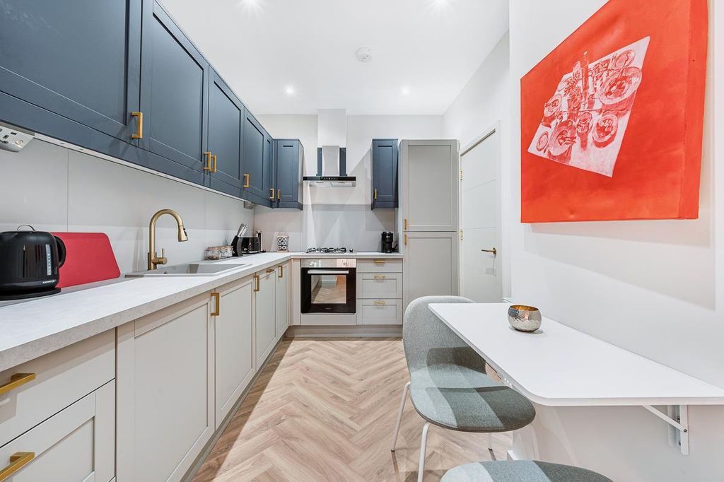 Property photo 3 of 7 20B The Avenue-5.Jpg