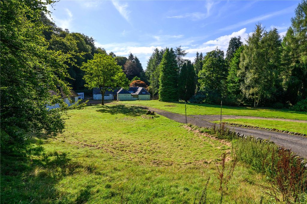Property photo 2 of 19 Driveway