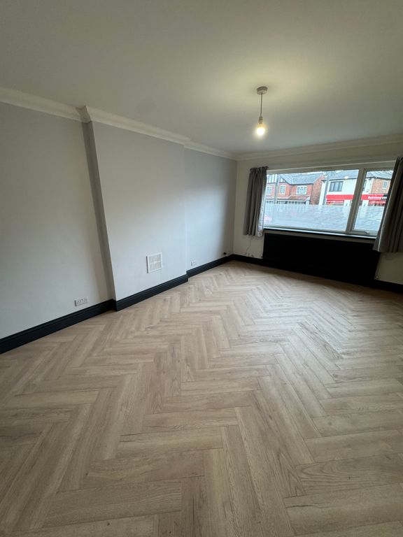 Property photo 3 of 9 Lounge Photo 1