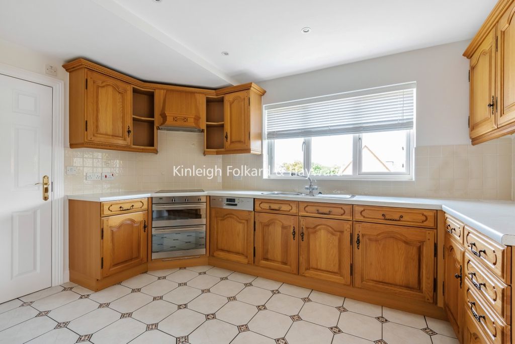 Property photo 3 of 12 Kitchen