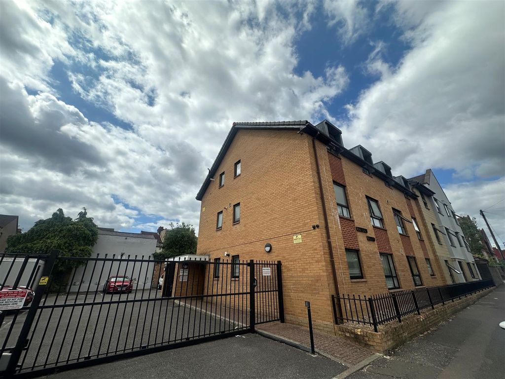 Property photo 1 of 6 Coopers Estate Agents