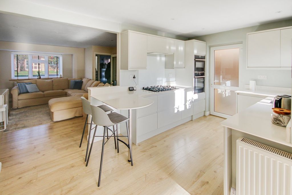 Property photo 3 of 21