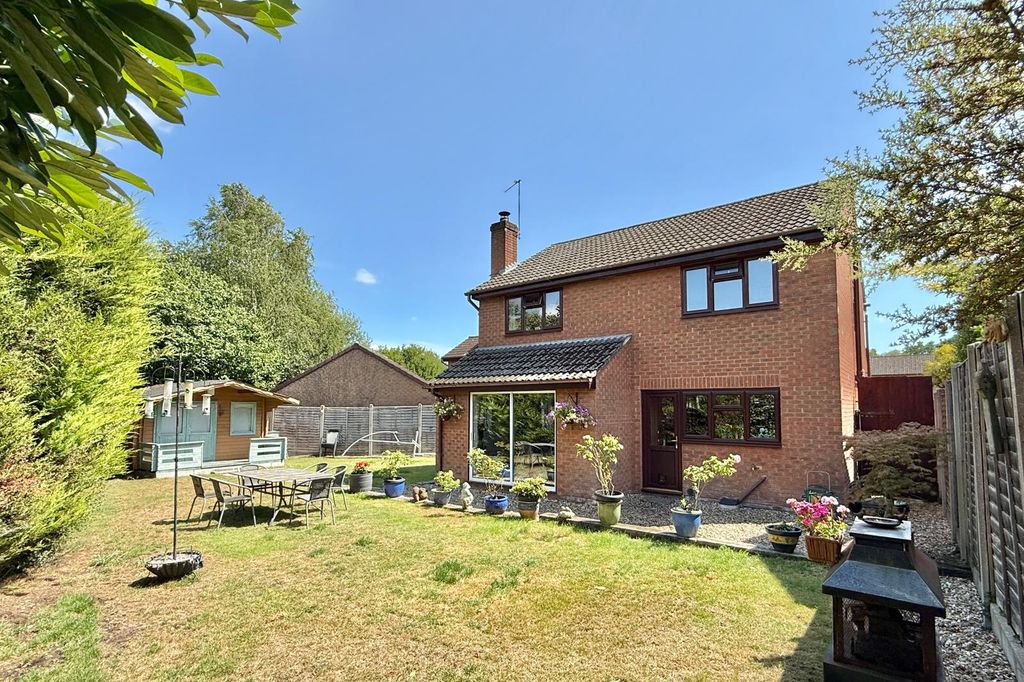 Property photo 1 of 22 4 Bed Detached Family Home