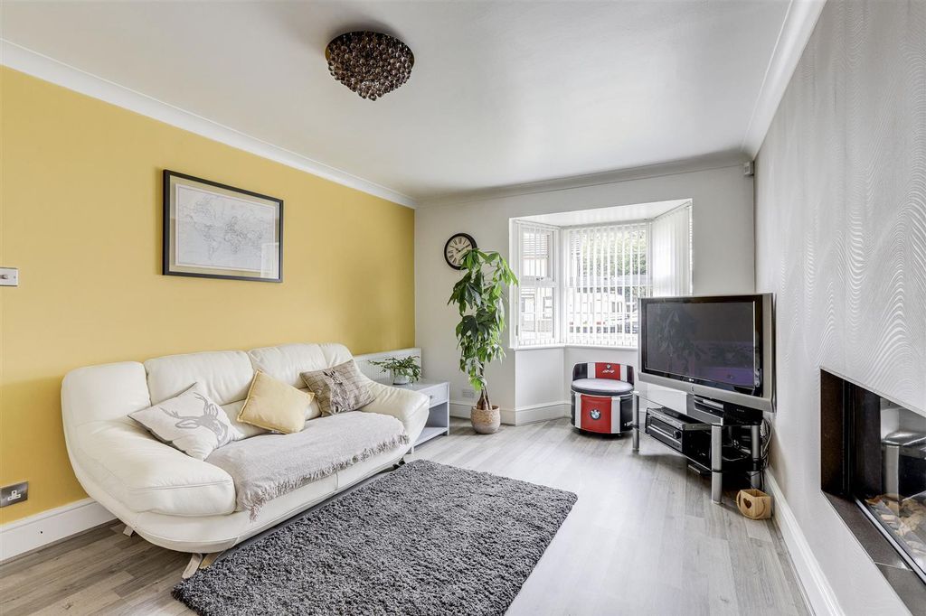 Property photo 2 of 30