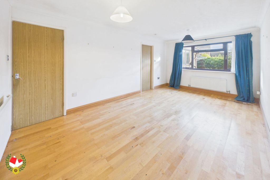 Property photo 3 of 11