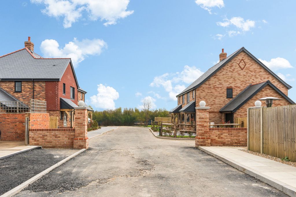 Property photo 3 of 34