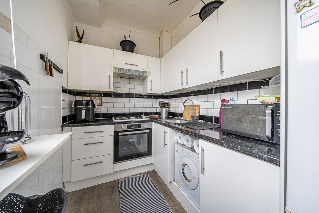 Property photo 3 of 15 Kitchen