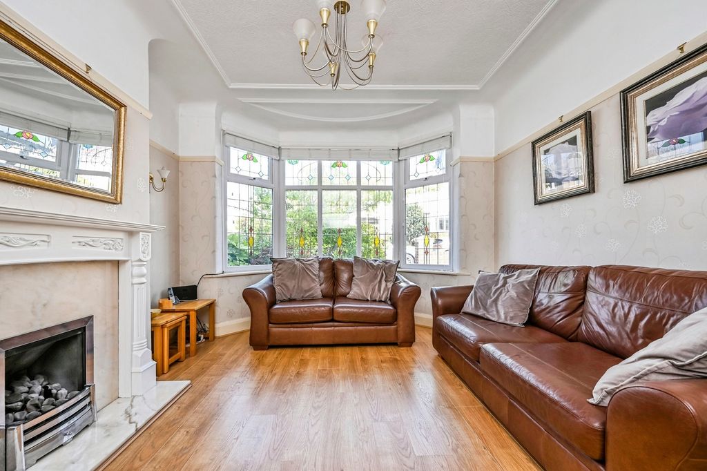 Property photo 2 of 17 Photo