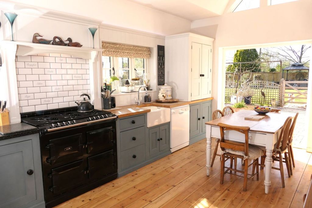 Property photo 3 of 64 Kitchen/Diner