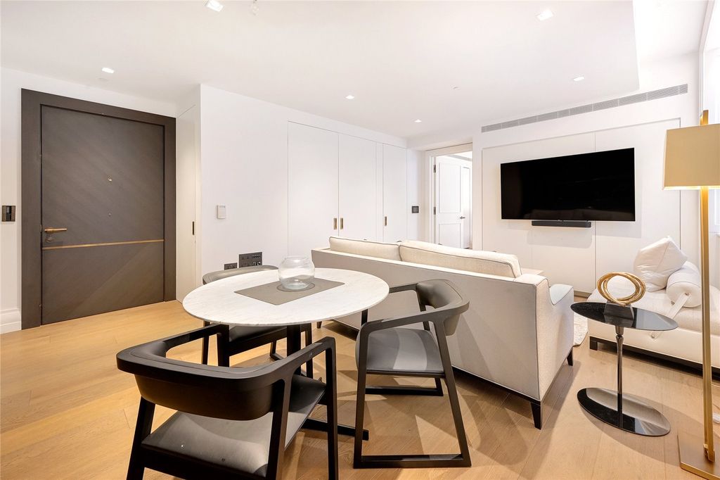 Property photo 3 of 12 Dining