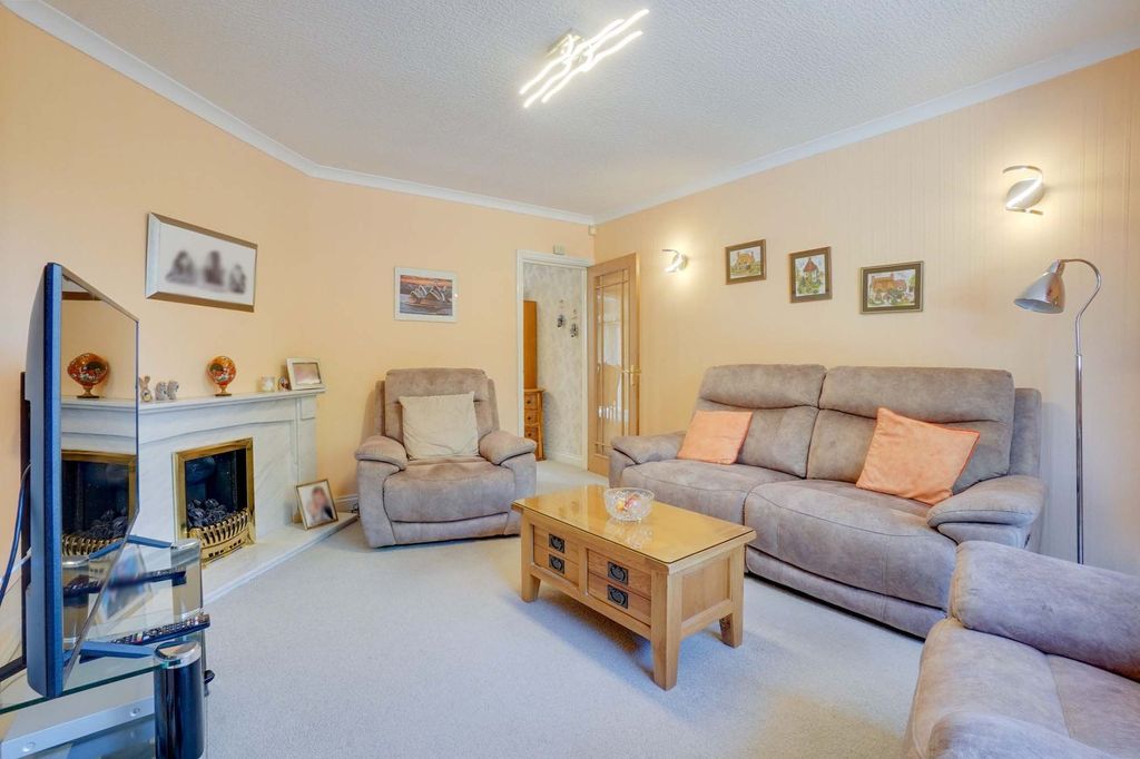 Property photo 2 of 27