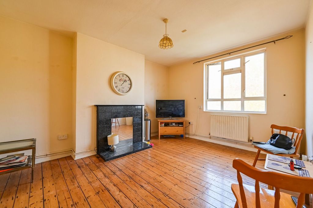 Property photo 2 of 12