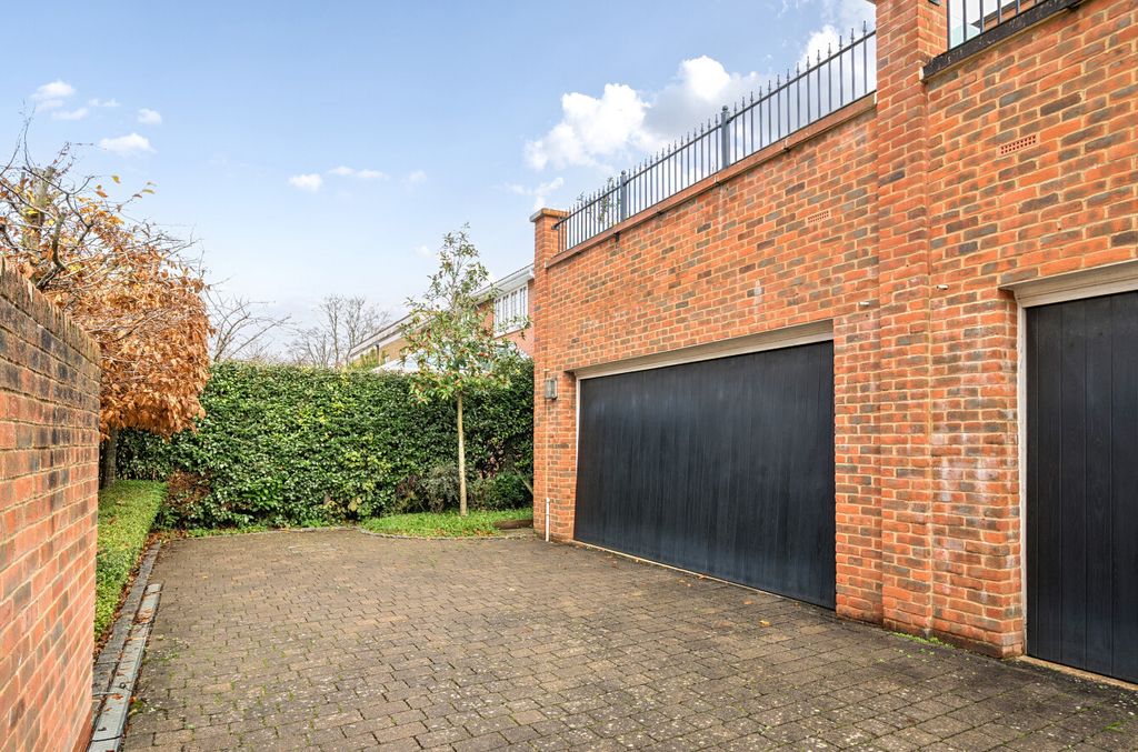 Property photo 3 of 11 1381419-15-691488...