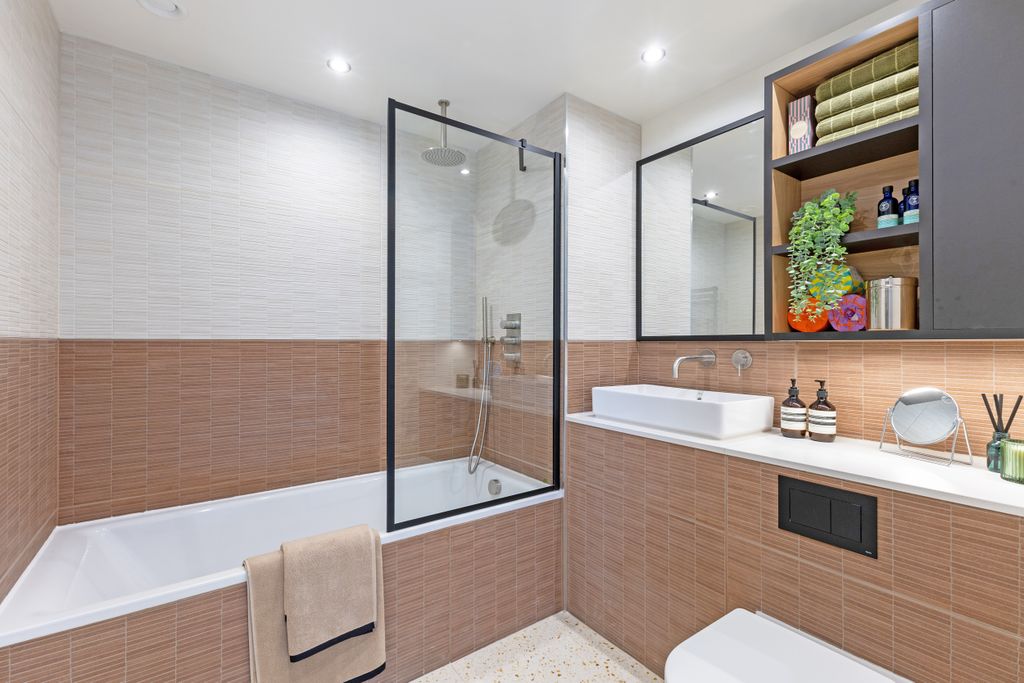 Property photo 3 of 7 Bathroom