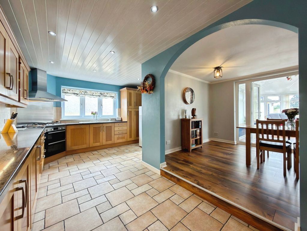 Property photo 2 of 32