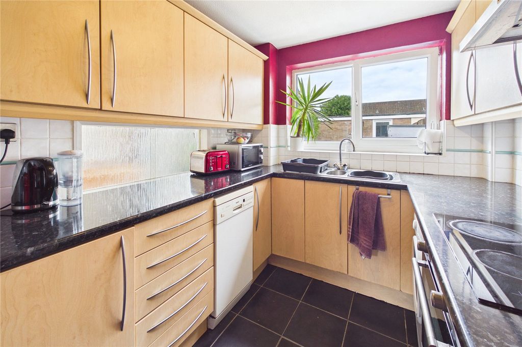 Property photo 3 of 21 Kitchen