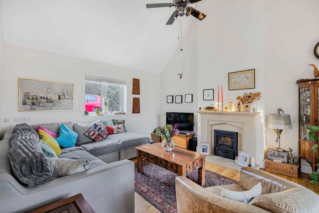 Property photo 3 of 20 Sitting Room