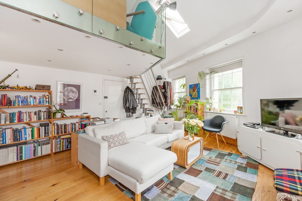 Property photo 1 of 7 Reception_High