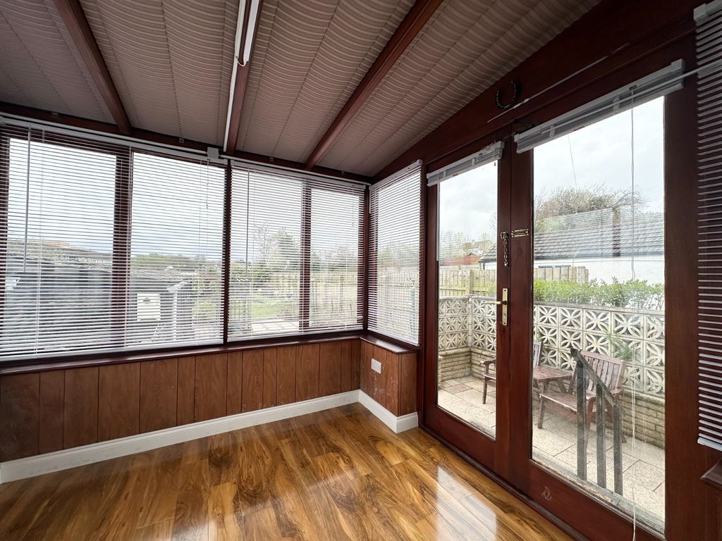 Additional image 6 of 4 bed semi-detached house to rentRockmount Ave, Thornliebank, Glasgow G46