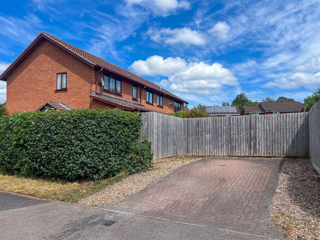 Property photo 3 of 12
