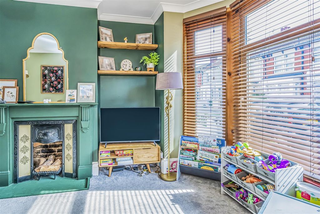 Property photo 3 of 23 37 Folkestone Road, Portsmouth-Porticomarketing-So