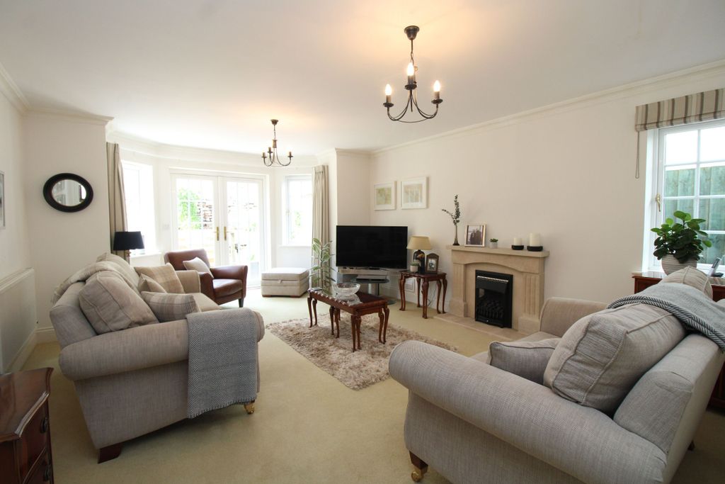 Property photo 3 of 28
