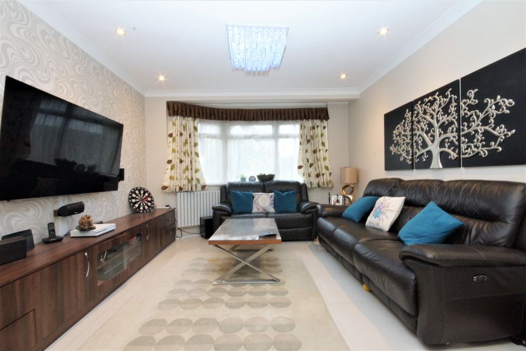 Property photo 3 of 12