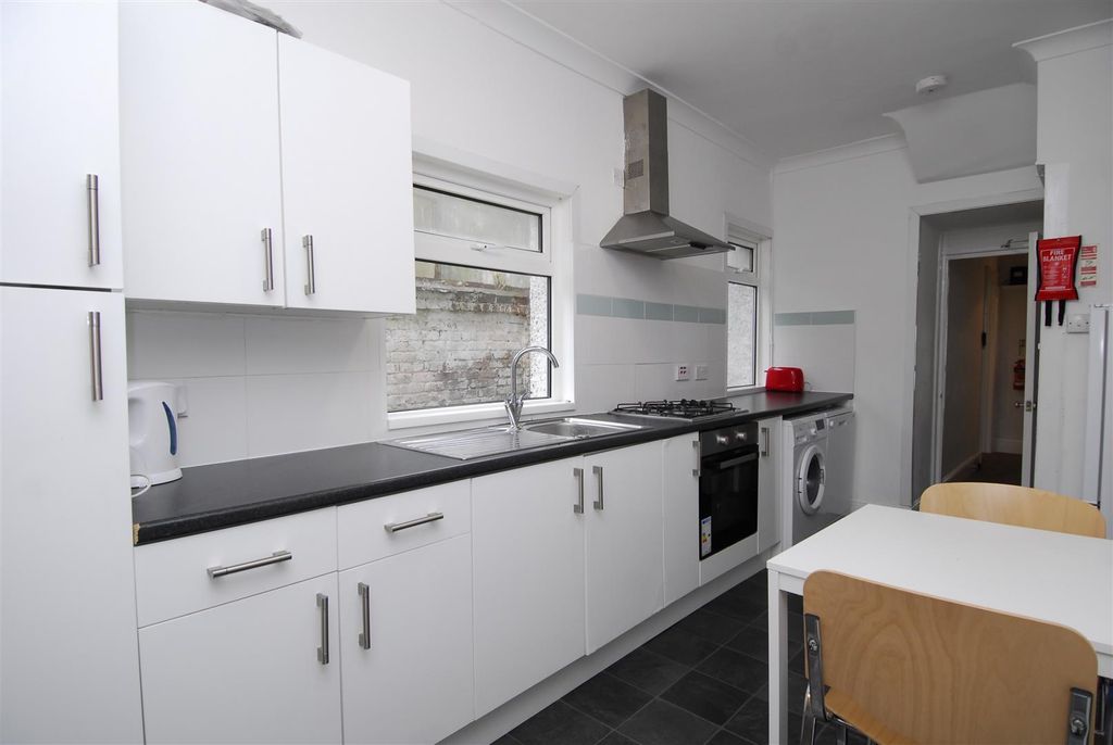 Property photo 1 of 5 14Abingdonrd005.Jpg