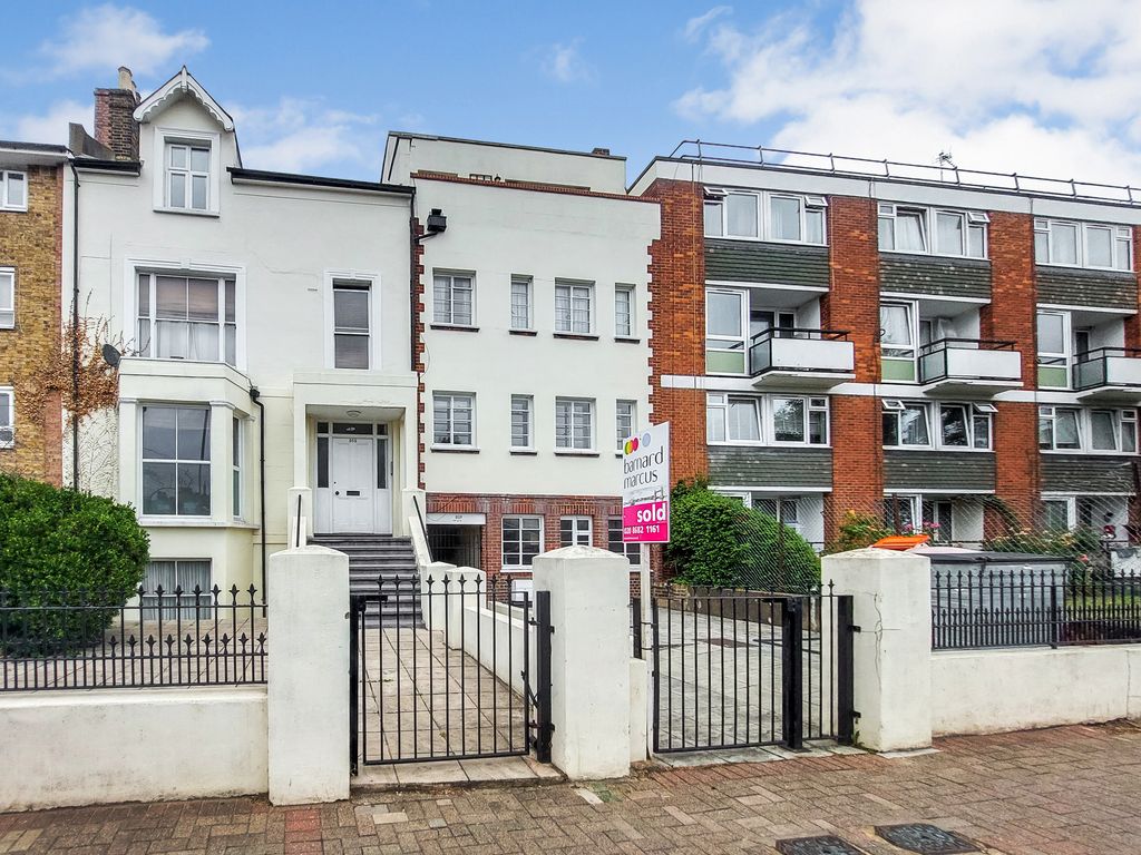 Property photo 2 of 12 Flat 6, 859 Garratt Lane, Tooting, London, Sw17 0LX