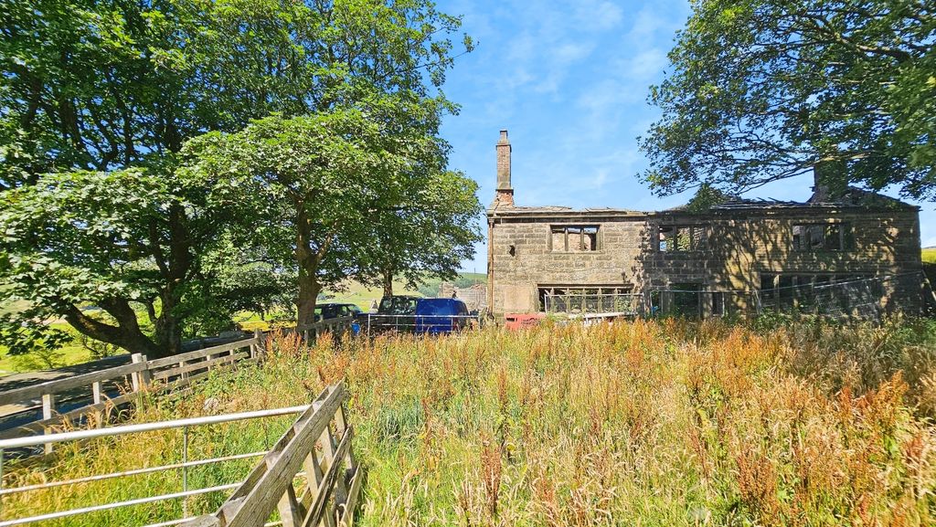 Property photo 1 of 17 Higher Castleshaw Farm