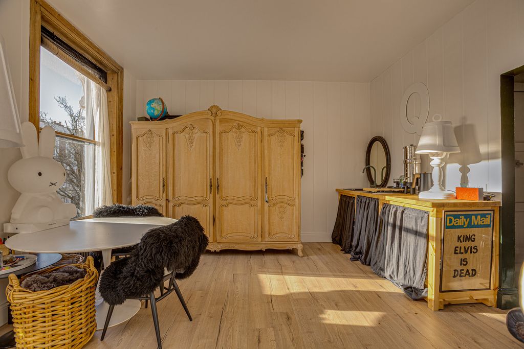 Property photo 3 of 9