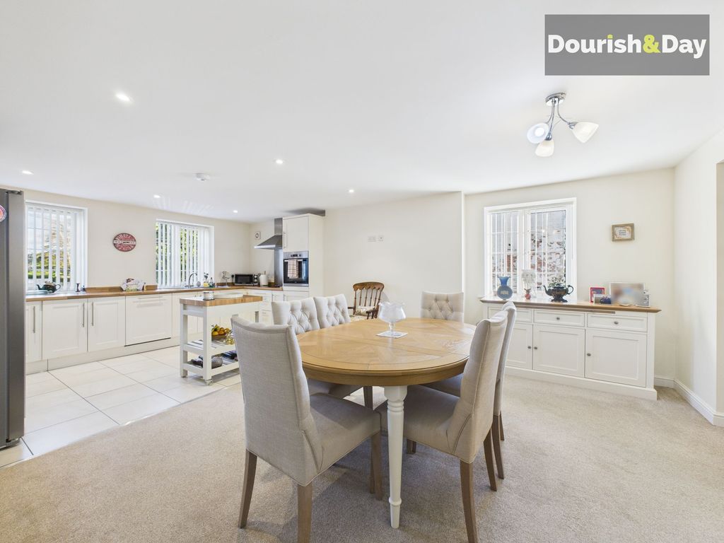 Property photo 3 of 23 Dining Area