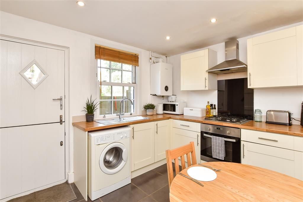 Property photo 2 of 11 Kitchen